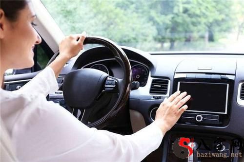 梦见在海上开车