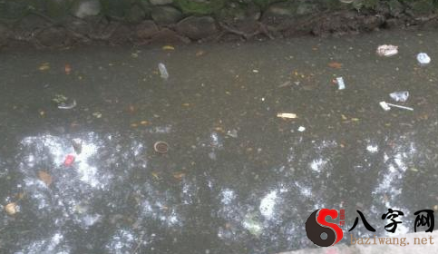 梦见自己女儿掉水里了